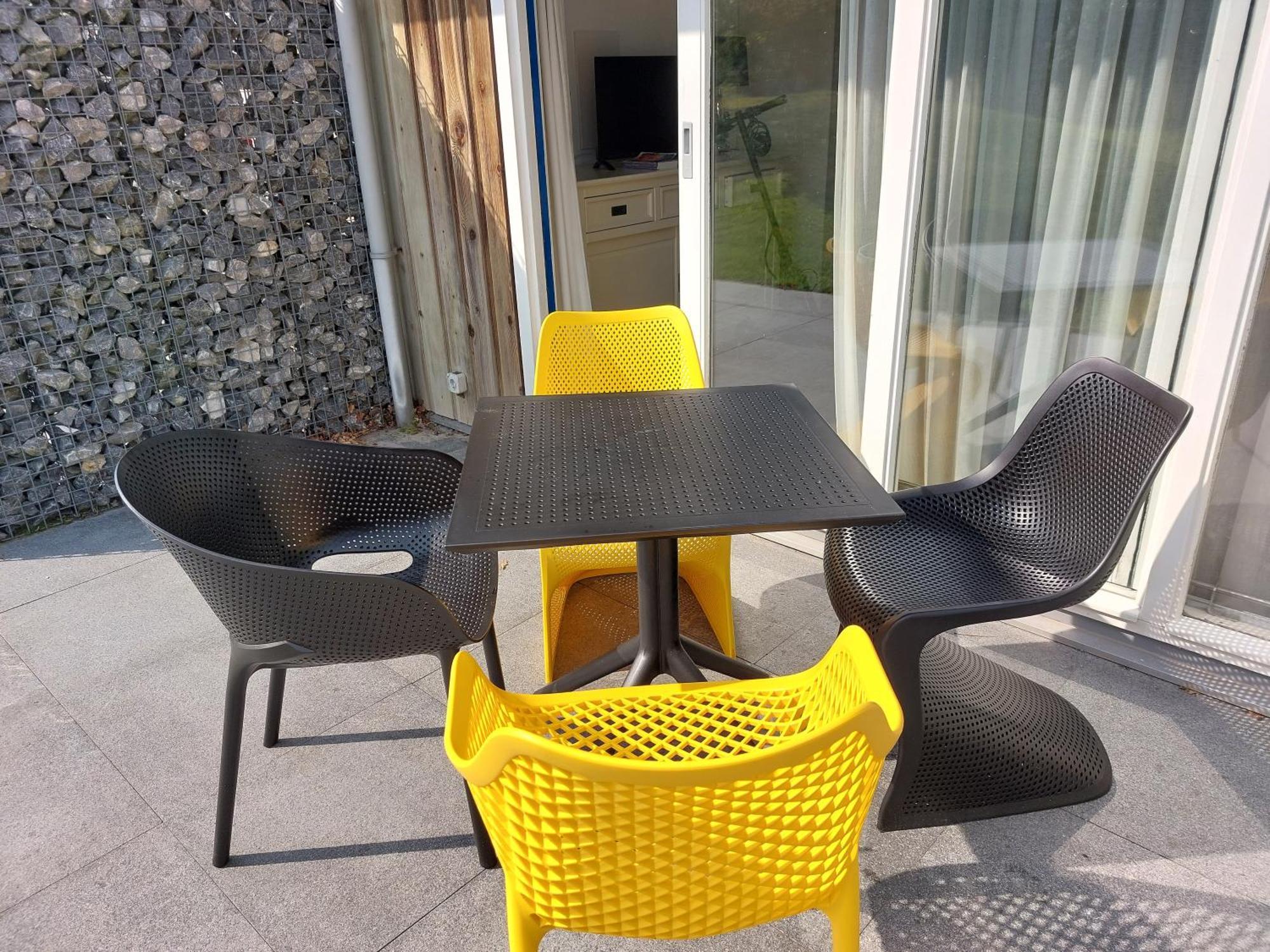 'T Strandhuys En De Vuurtoren, Met Eigen Keuken, Zonnig Terras Nabij Dorp, Duinen En Strand, Incl Verwarmd Binnen Zwembad Холлум Экстерьер фото