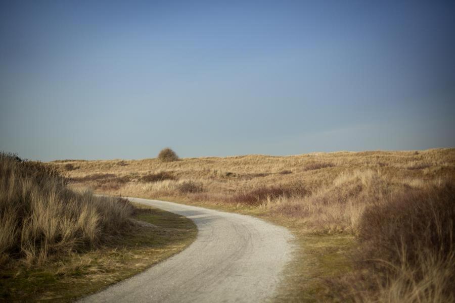 'T Strandhuys En De Vuurtoren, Met Eigen Keuken, Zonnig Terras Nabij Dorp, Duinen En Strand, Incl Verwarmd Binnen Zwembad Холлум Экстерьер фото