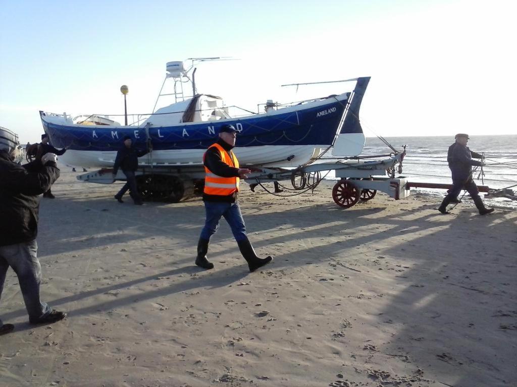 'T Strandhuys En De Vuurtoren, Met Eigen Keuken, Zonnig Terras Nabij Dorp, Duinen En Strand, Incl Verwarmd Binnen Zwembad Холлум Экстерьер фото