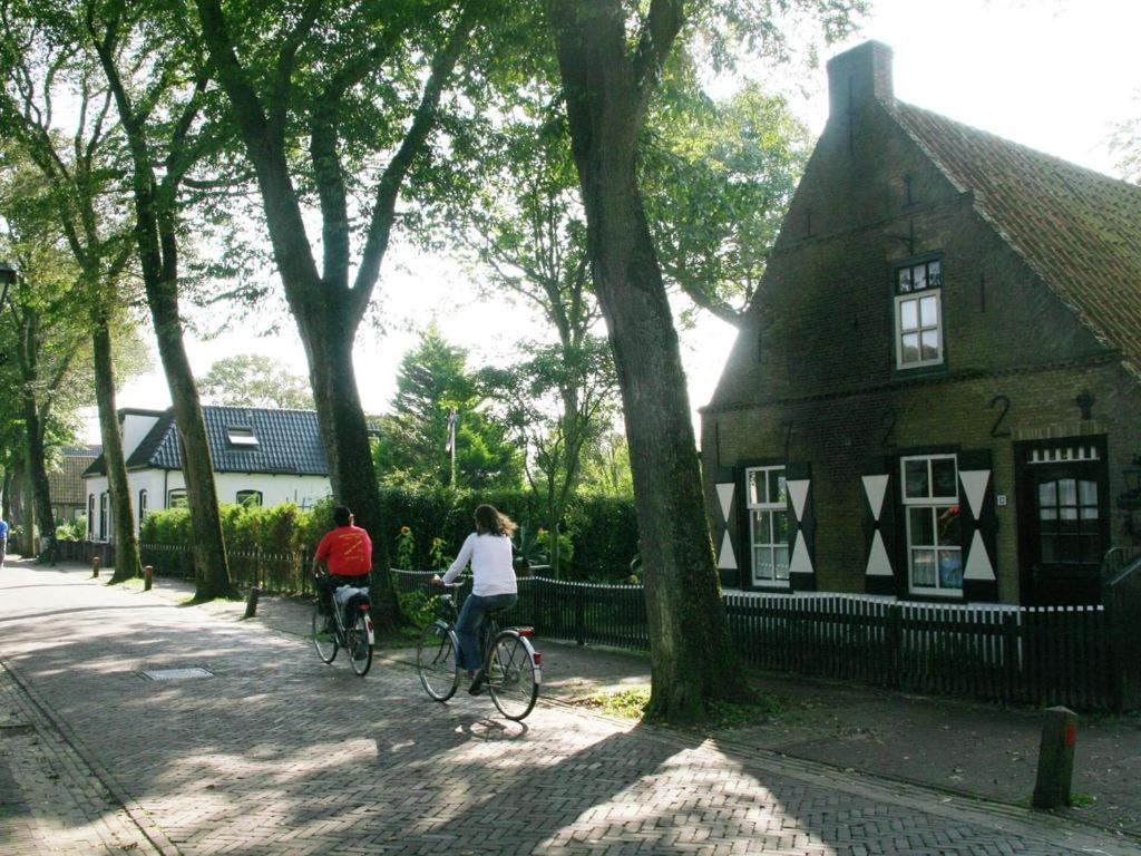 'T Strandhuys En De Vuurtoren, Met Eigen Keuken, Zonnig Terras Nabij Dorp, Duinen En Strand, Incl Verwarmd Binnen Zwembad Холлум Экстерьер фото