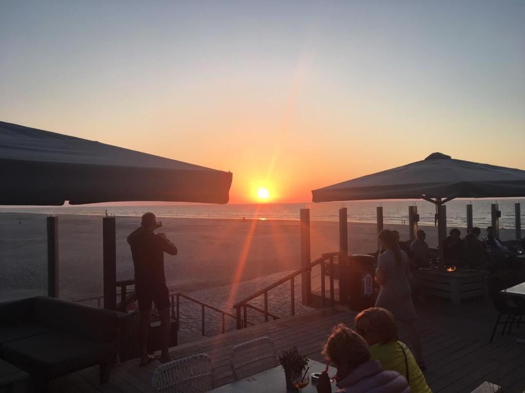 'T Strandhuys En De Vuurtoren, Met Eigen Keuken, Zonnig Terras Nabij Dorp, Duinen En Strand, Incl Verwarmd Binnen Zwembad Холлум Экстерьер фото